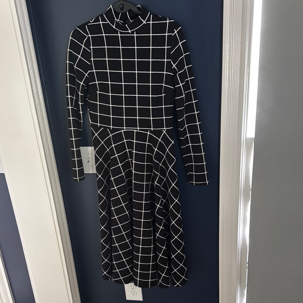 Elegant Black and White Grid Pattern Dress